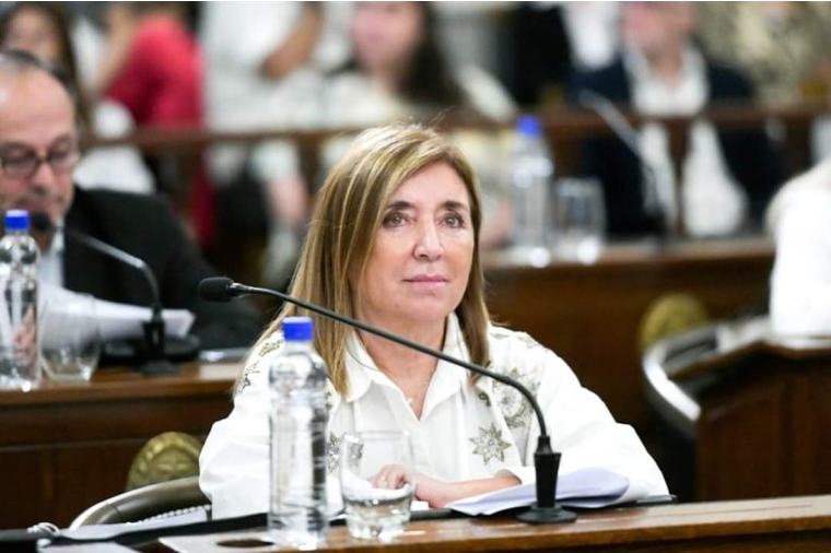 Cielo Espejo destacó al trabajador de una escuela concordiense tras 33 años de servicio