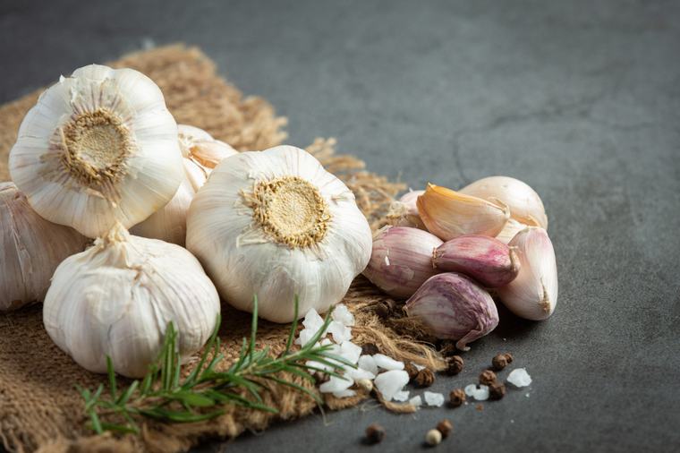 Fuerte como... ¿El ajo es un superalimento? La clave está en los 10 minutos después de picarlo