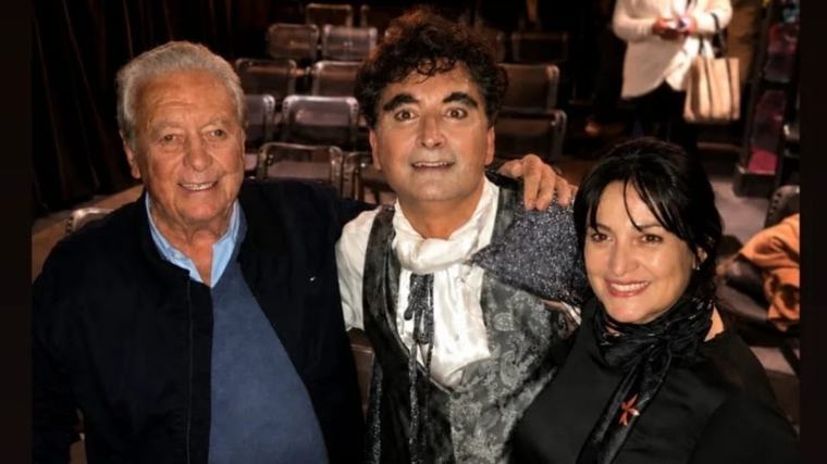 Carlos Moreira y Janet Andrada juntos en el Teatro Stella durante un espectáculo