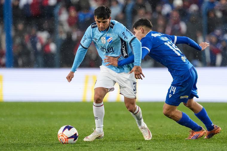 Peñarol goleó a Danubio y Nacional empató con Juventud