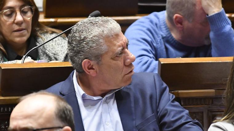 "El 'FA te escucha' pero no te toma en cuenta": senador de la 711 cuestionó las negociaciones en el oficialismo para postergar sus elecciones internas